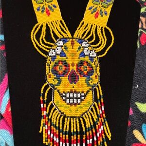 Collar hermoso de chaquira artesanal